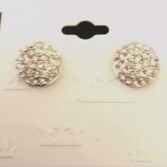 Trifari pendant necklace and earring set silver tone NWT'S. - Picture 3 of 5